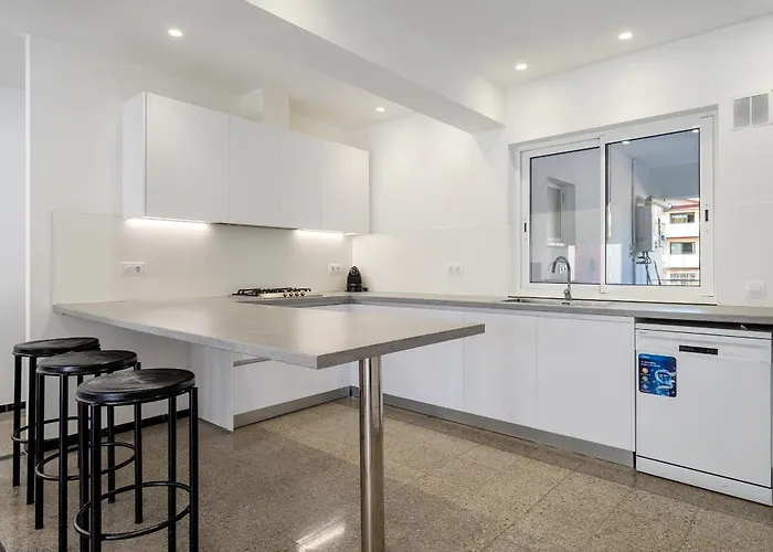 Hauzify I Riera Apartment