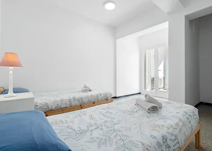 Hauzify I Riera Apartment *